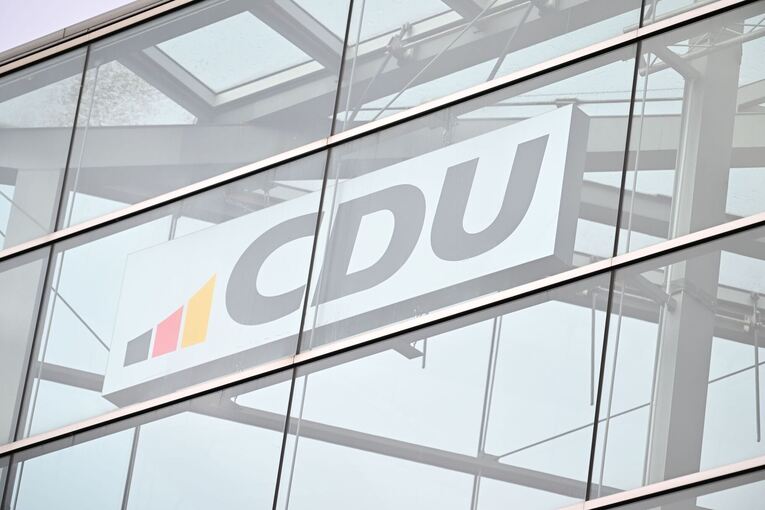 Bundeskanzler Merz dringt auf Klärung der Spahn Nachfolge Bundeskanzler Merz dringt auf Klärung der Spahn Nachfolge