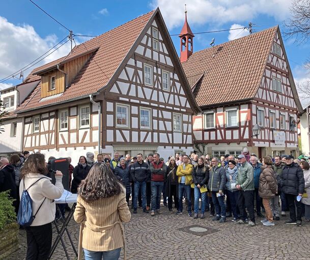 Die historische Stadtführung durch Rielingshausen beleucht spannende Einblicke in die Geschichte des Stadtteils und wird mit gro Die historische Stadtführung durch Rielingshausen beleucht spannende Einblicke in die Geschichte des Stadtteils und wird mit großem Interesse besucht.