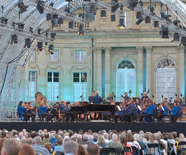 Eine ideale Koryphäen-Konstellation: Kit Armstrong, Jan Caeyers und Le Concert Olympique beim Monrepos Open Air.