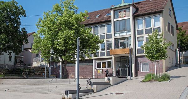 Welche Zukunft hat das alte Rathaus in Neckarweihingen? Archivfoto: Holm Wolschendorf Welche Zukunft hat das alte Rathaus in Neckarweihingen?