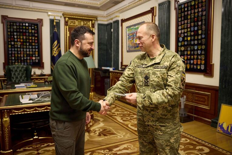Ukrainischer Präsident Selenskyj und Oberbefehlshaber Syrskyj