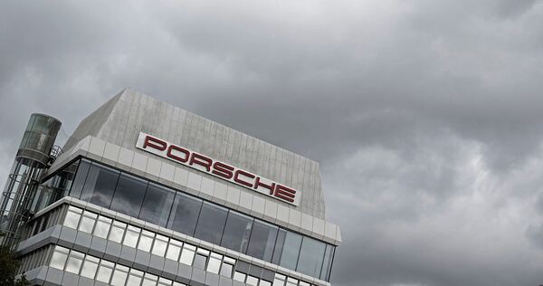 Dunkle Wolken über dem Stammwerk: Es geht bei Porsche dieser Tage um nichts anderes als um eine Vollsanierung.