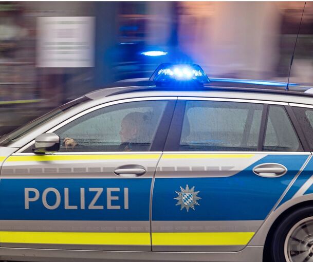 Die Polizei sucht Zeugen zu dem Vorfall. Die Polizei sucht Zeugen zu dem Vorfall.