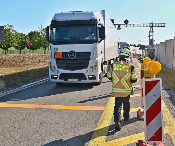 Ein Lastwagen an der Thermoscan-Anlage auf dem Parkplatz „Gerlinger Höhe“. Ein Lastwagen an der Thermoscan-Anlage auf dem Parkplatz „Gerlinger Höhe“.