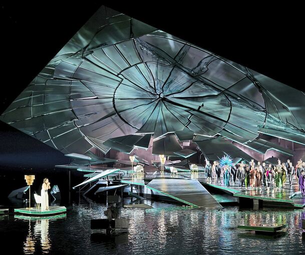 Zwischen Sehnsucht und Lebensgier: Giuseppe Verdis „La Traviata“ wird in diesem Jahr neu auf der Bühne am Ufer des Bodensees inszeniert.