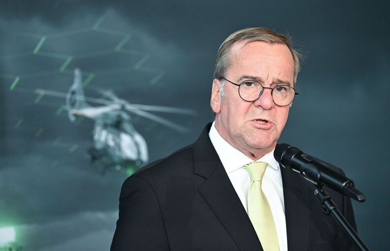 Verteidigungsminister Boris Pistorius (SPD) bei Hensoldt Verteidigungsminister Boris Pistorius (SPD) bei Hensoldt