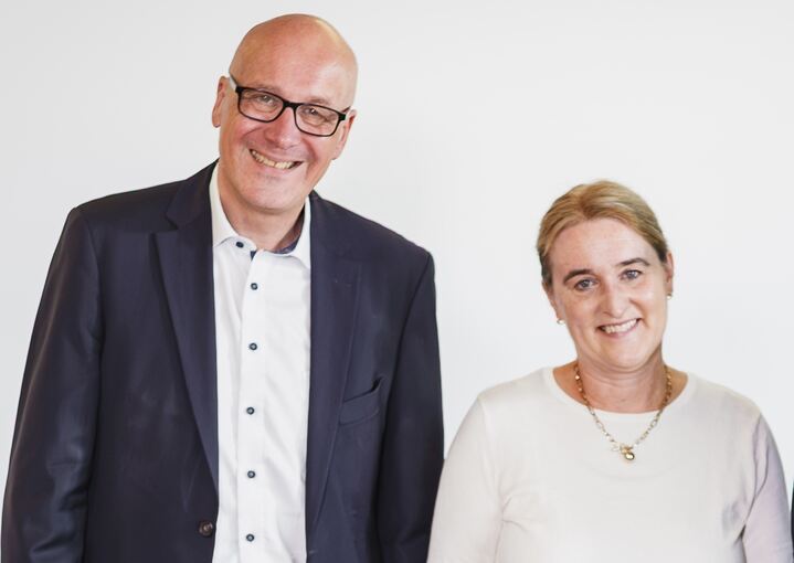 Chefredakteurin Ulrike Trampus und ihr Stellvertreter Stephan Wolf blicken im Newsletter aus der Chefredaktion auf die Themen der Woche.
