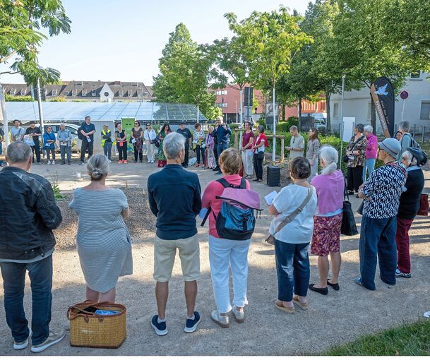 Etwa 50 Menschen sind zum Friedensgebet gekommen.