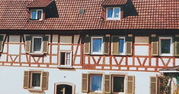 Das alte Löchgauer Schulhaus von 1682 wurde 1852 durch diesen Neubau am Kirchplatz ersetzt.
