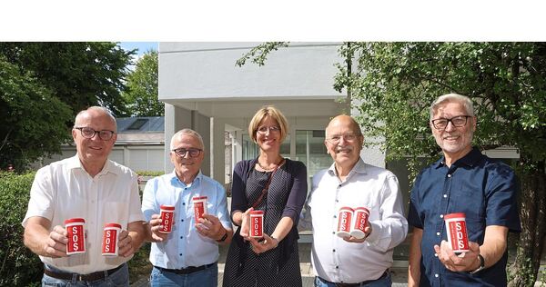 Die Diakonie-Stiftung wirbt für die SOS-Notfalldose: Thomas Reusch-Frey, Christoph Küenzlen, Stefanie Schmitt, Rudolf Bayer und Dr. Michael Grashorn (von links).