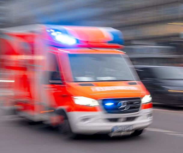 Die Frau wurde zur Behandlung ins Krankenhaus gebracht. Die Frau wurde zur Behandlung ins Krankenhaus gebracht.