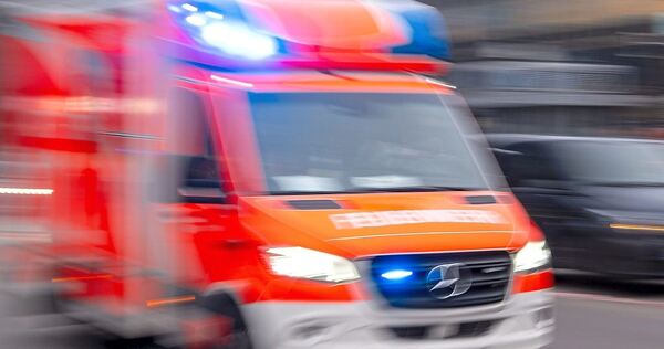 Die Frau wurde zur Behandlung ins Krankenhaus gebracht.