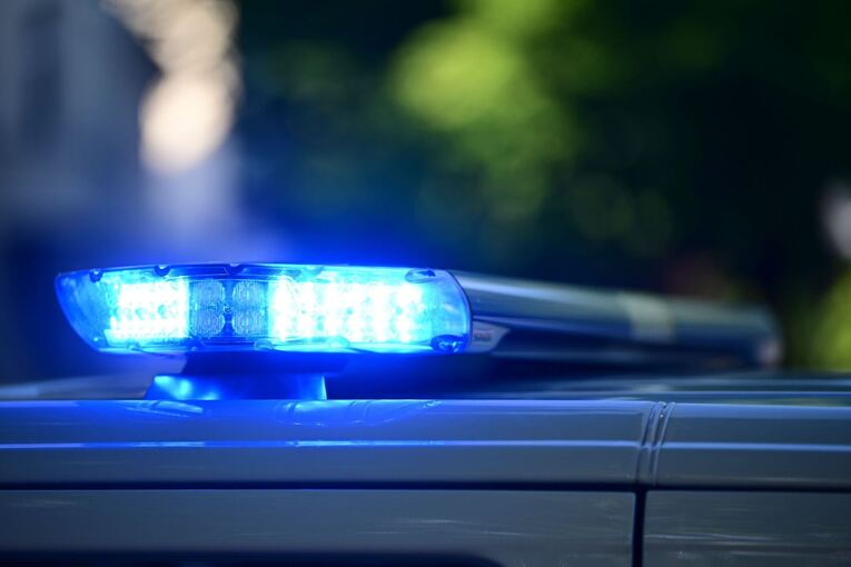 Blaulicht auf einem Polizeiauto Blaulicht auf einem Polizeiauto