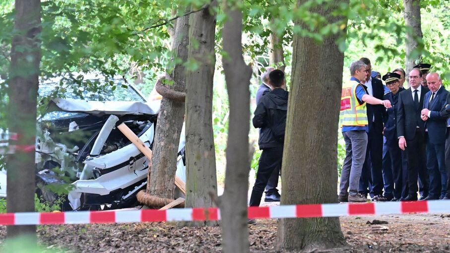 Auto fährt in Menschenmenge - CSD abgebrochen