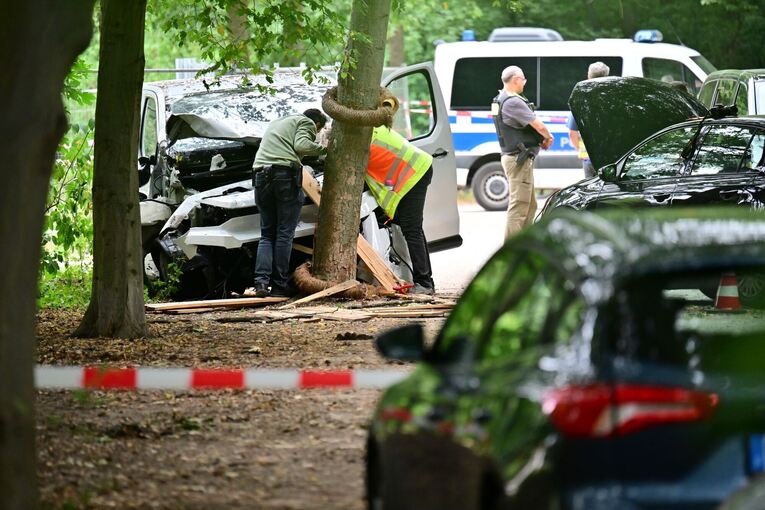 Auto fährt in Menschenmenge - CSD abgebrochen