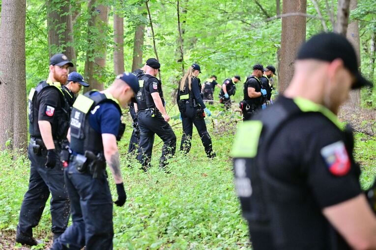 Auto rast in Menschenmenge - CSD abgebrochen