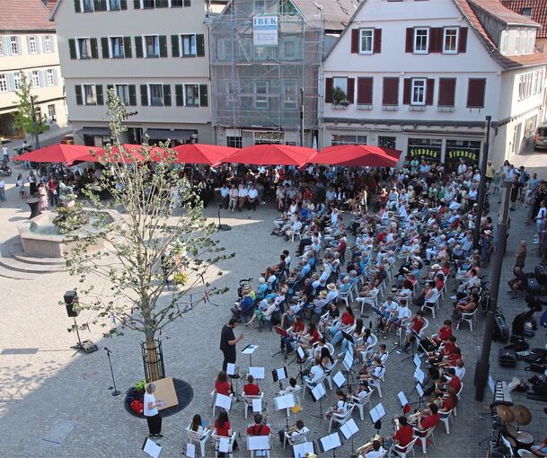 Blick von oben auf den neu gestalteten Vaihinger Marktplatz.