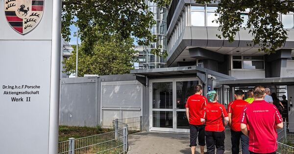 Der Sport- und Geländewagenbauer Porsche streicht bis 2035 weitere 5.000 Stellen in der Region. Betroffen sind das Stammwerk in Stuttgart-Zuffenhausen und das Entwicklungszentrum in Weissach.