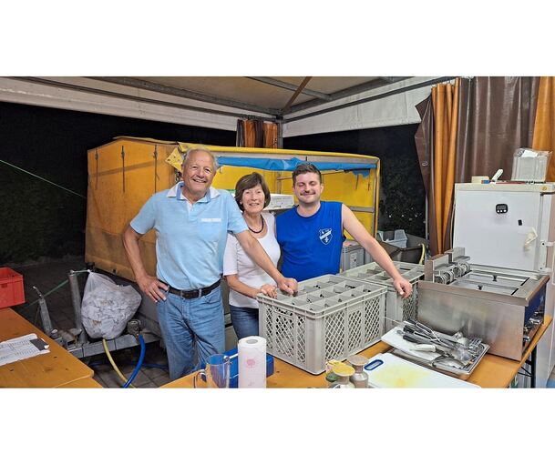 Viele helfende Hände machen das Fest möglich.