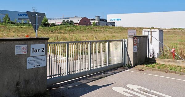 Das brachliegende Stihl-Gelände in der Weststadt bleibt ein Rätsel: Während nach Angaben der Stadt Verkaufsgespräche laufen, will sich das Unternehmen zu den Plänen nicht äußern.