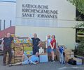 Hilfe für die Ukraine: (stehend von links: Johann, ehrenamtlicher dobre-Mitarbeiter, Ralf Link, dobre-Vorsitzender, Michael R. M Hilfe für die Ukraine: (stehend von links: Johann, ehrenamtlicher dobre-Mitarbeiter, Ralf Link, dobre-Vorsitzender, Michael R. Müller, Vorsitzender des Kirchengemeinderats St. Johannes, Pfarrsekretärin Heike Schlegel, vorne liegend: Axel, ehrenamtlic