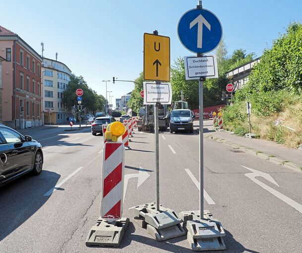 Die Bahnunterführung Schillerdurchlass ist für den KFZ-Verkehr aus Richtung Stadtmitte gesperrt.