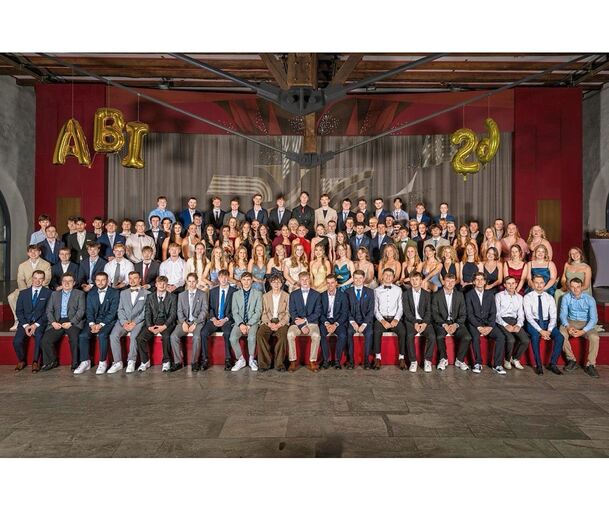 104 Absolventinnen und Absolventen des Beruflichen Schulzentrums Bietigheim-Bissingen haben ihr Abitur bestanden.