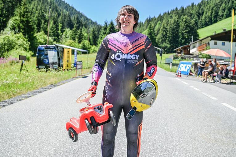 Tempo-Rekord mit Bobby-Car