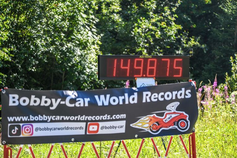Tempo-Rekord mit Bobby-Car