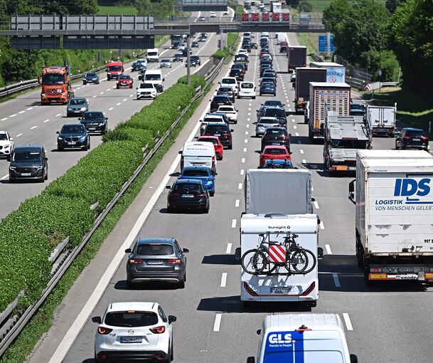 Auf den Autobahnen in Deutschland wird am Wochenende wohl wieder viel los sein.