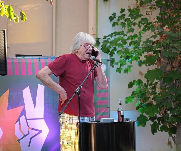 Eberhard Sorg macht Kabarett zugunsten der Ludwigstafel.