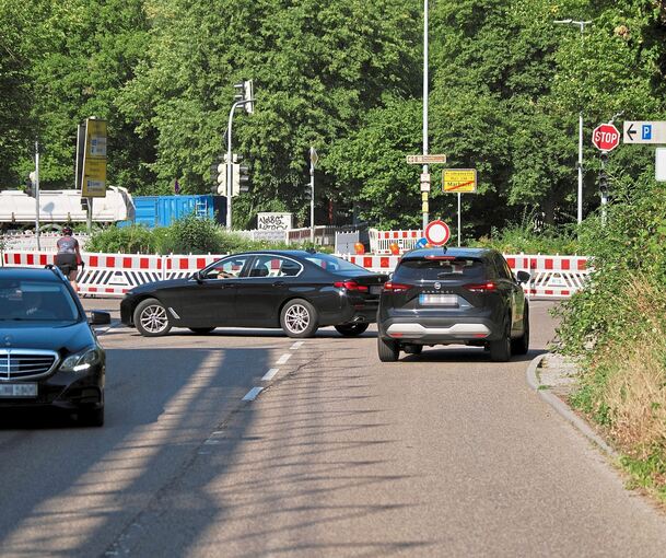 Von der Bottwartalstraße landen viele Auto- und Lastwagenfahrer an der gesperrten L 1100 und müssen umdrehen.