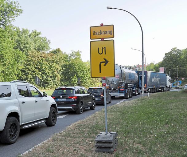 An Tag 1 herrscht auch an der Abfahrt von der L 1100 nach Marbach viel Verkehr.