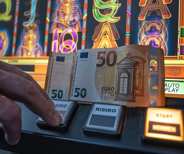 Mehrere illegale Glücksspielgeräte wurden beschlagnahmt. Mehrere illegale Glücksspielgeräte wurden beschlagnahmt.