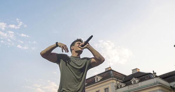 Vom ersten Moment nahbar und präsent: Wincent Weiss im Ludwigsburger Schlosshof. Vom ersten Moment nahbar und präsent: Wincent Weiss im Ludwigsburger Schlosshof.