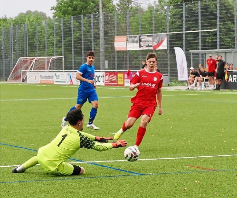 Acht Mannschaften kämpfen bis Sonntag um den Sieg. Auch der Gastgeber FV Löchgau und der FV Kirchheim. Acht Mannschaften kämpfen bis Sonntag um den Sieg. Auch der Gastgeber FV Löchgau und der FV Kirchheim.
