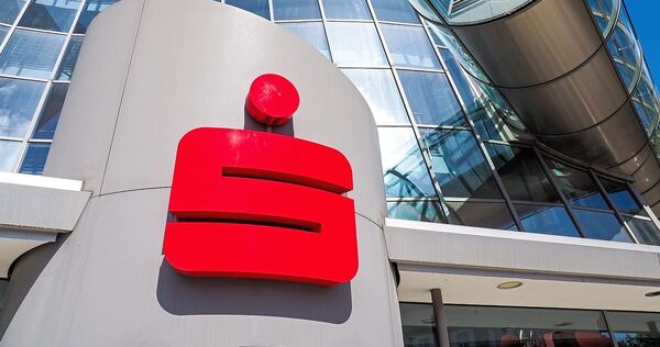 Die Kreissparkasse Ludwigsburg verwaltet zur Jahresmitte erstmals 800 Millionen Euro. Die Kreissparkasse Ludwigsburg verwaltet zur Jahresmitte erstmals 800 Millionen Euro.
