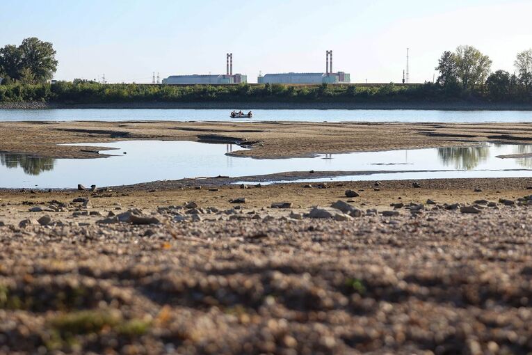 Niedrige Wasserstände der Donau Niedrige Wasserstände der Donau