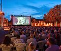 Besser hätte der Auftakt kaum laufen können: Das Sommernachtskino begeistert zum Ferienbeginn mit Kino, Kulinarik und Sommerflai Besser hätte der Auftakt kaum laufen können: Das Sommernachtskino begeistert zum Ferienbeginn mit Kino, Kulinarik und Sommerflair.