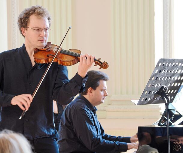 Dmytro Udovychenko (Geige) und Roman Lopatynskyi (Klavier) haben schon zahlreiche Wettbewerbe gewonnen.