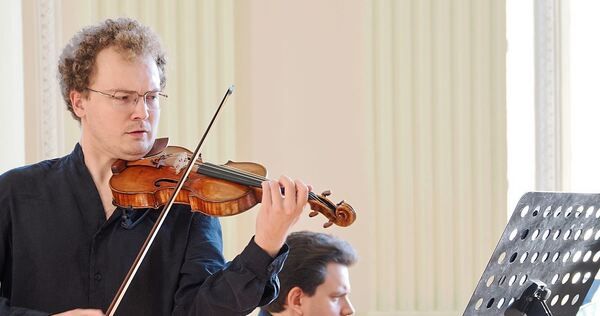 Dmytro Udovychenko (Geige) und Roman Lopatynskyi (Klavier) haben schon zahlreiche Wettbewerbe gewonnen. Dmytro Udovychenko (Geige) und Roman Lopatynskyi (Klavier) haben schon zahlreiche Wettbewerbe gewonnen.