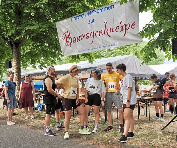 Mit Sport, Musik, Gemeinschaft und viel ehrenamtlichem Engagement hat die evangelische Kirchengemeinde Kirchheim ihre traditionelle Bauwagenkneipe gefeiert.