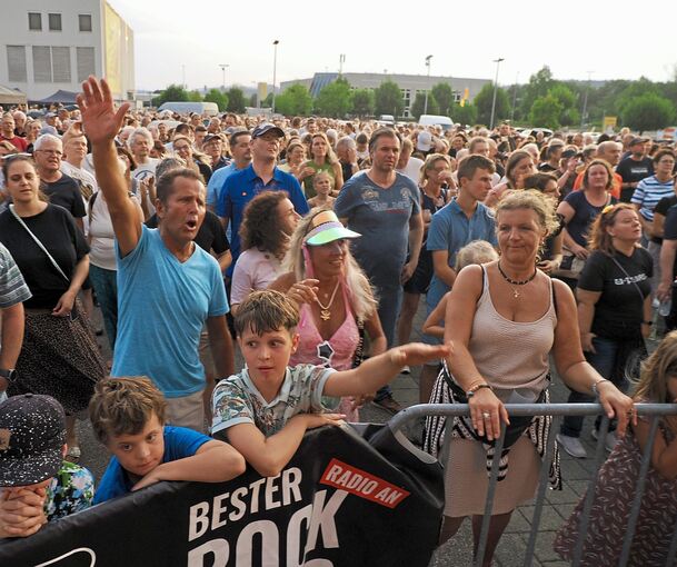 Der Hip-Hop von „Vier Gewinnt“ begeistert die Zuschauer in Bietigheim-Bissingen.