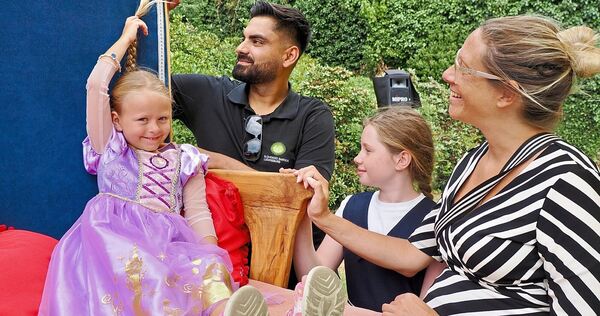 Konkurrenz für Rapunzel? Familie Bronner aus Gomadingen versucht ihr Glück. Konkurrenz für Rapunzel? Familie Bronner aus Gomadingen versucht ihr Glück.
