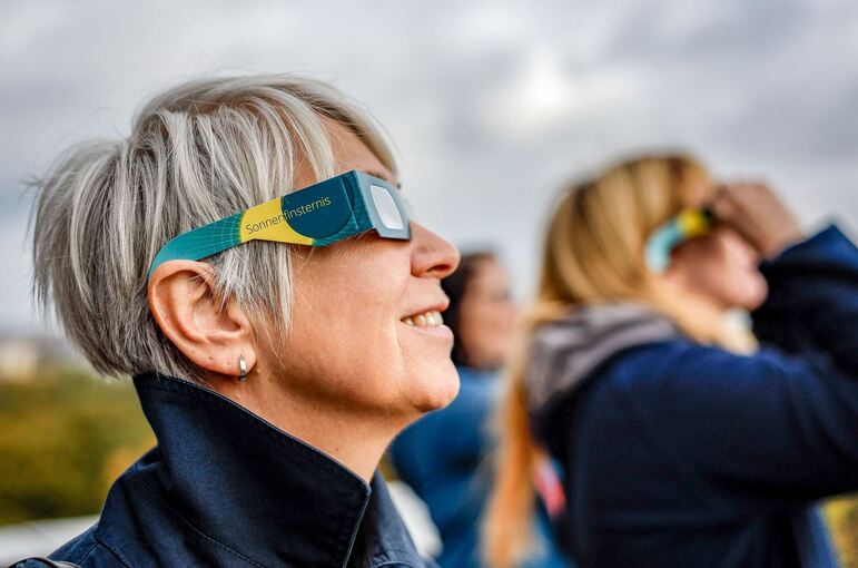 Partielle Sonnenfinsternis - Hamburg Partielle Sonnenfinsternis - Hamburg