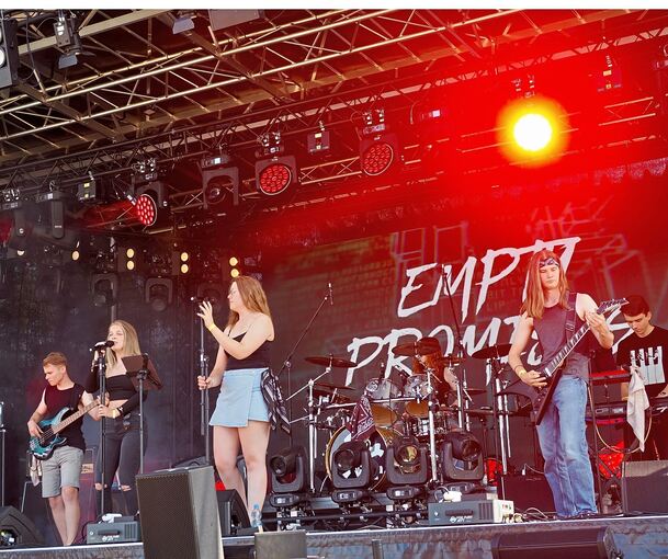„Empty Promises“, eine junge Band aus Vaihingen, hat den rockigen Abend in Eberdingen eingeläutet.