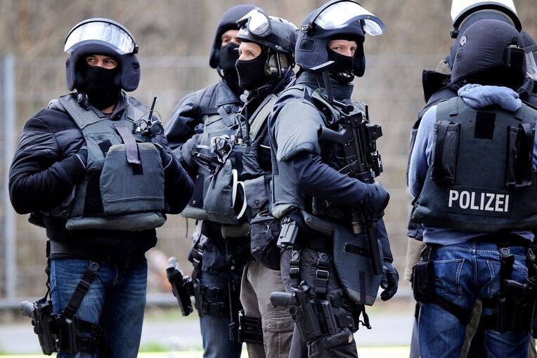Spezialeinsatzkommandos (SEK) der Polizei Spezialeinsatzkommandos (SEK) der Polizei