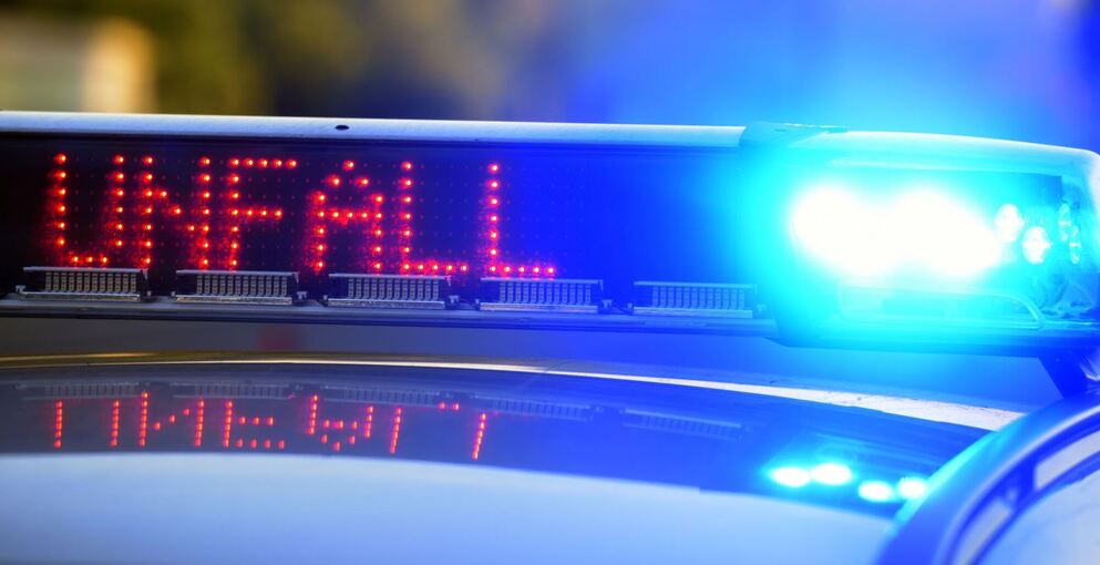 Polizei sichert Unfallstelle Polizei sichert Unfallstelle