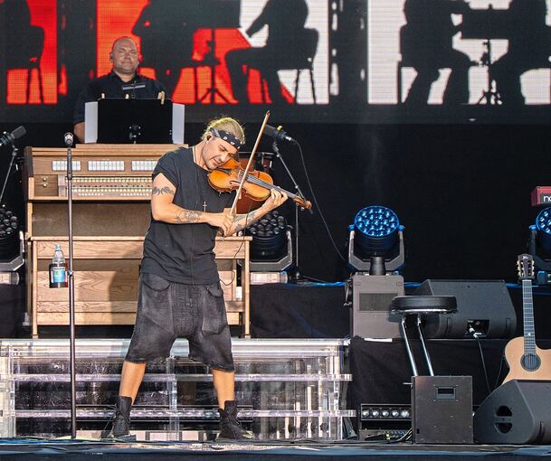 Crossover-Programm als Herzensprojekt: David Garrett bei den KSK Music Open im Hof des Residenzschlosses.