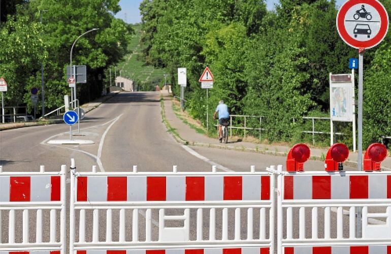 Seit dem 13. Juli ist die Neckarbrücke in Besigheim für den motorisierten Verkehr gesperrt. Seit dem 13. Juli ist die Neckarbrücke in Besigheim für den motorisierten Verkehr gesperrt.